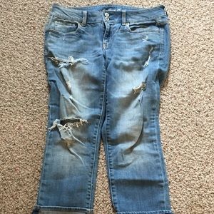 Distressed cropped jeans